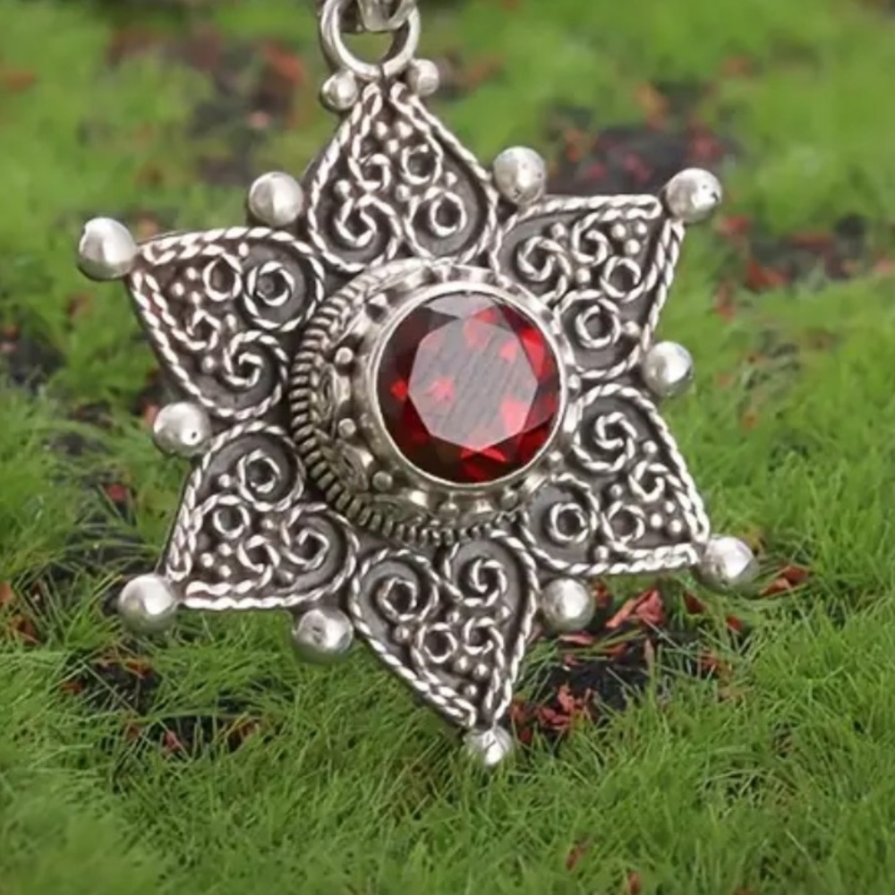 Red Hot Six-pointed Star Red Faux Gemstone Pendant, Faux Black Pearl Necklace - Picture 2 of 9